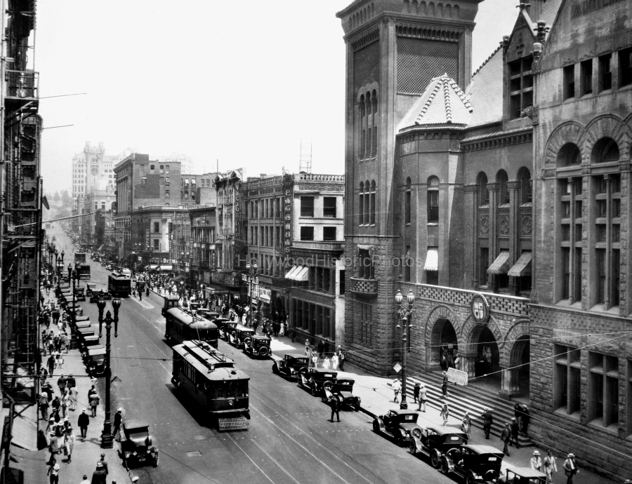 Los Angeles City 1920 original City Hall Broadway 3rd St.jpg